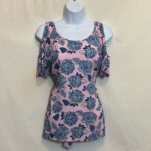 E-55 Kut from the Kloth Pink &‎ Blue Floral Cold Shoulder Short Sleeve Blouse